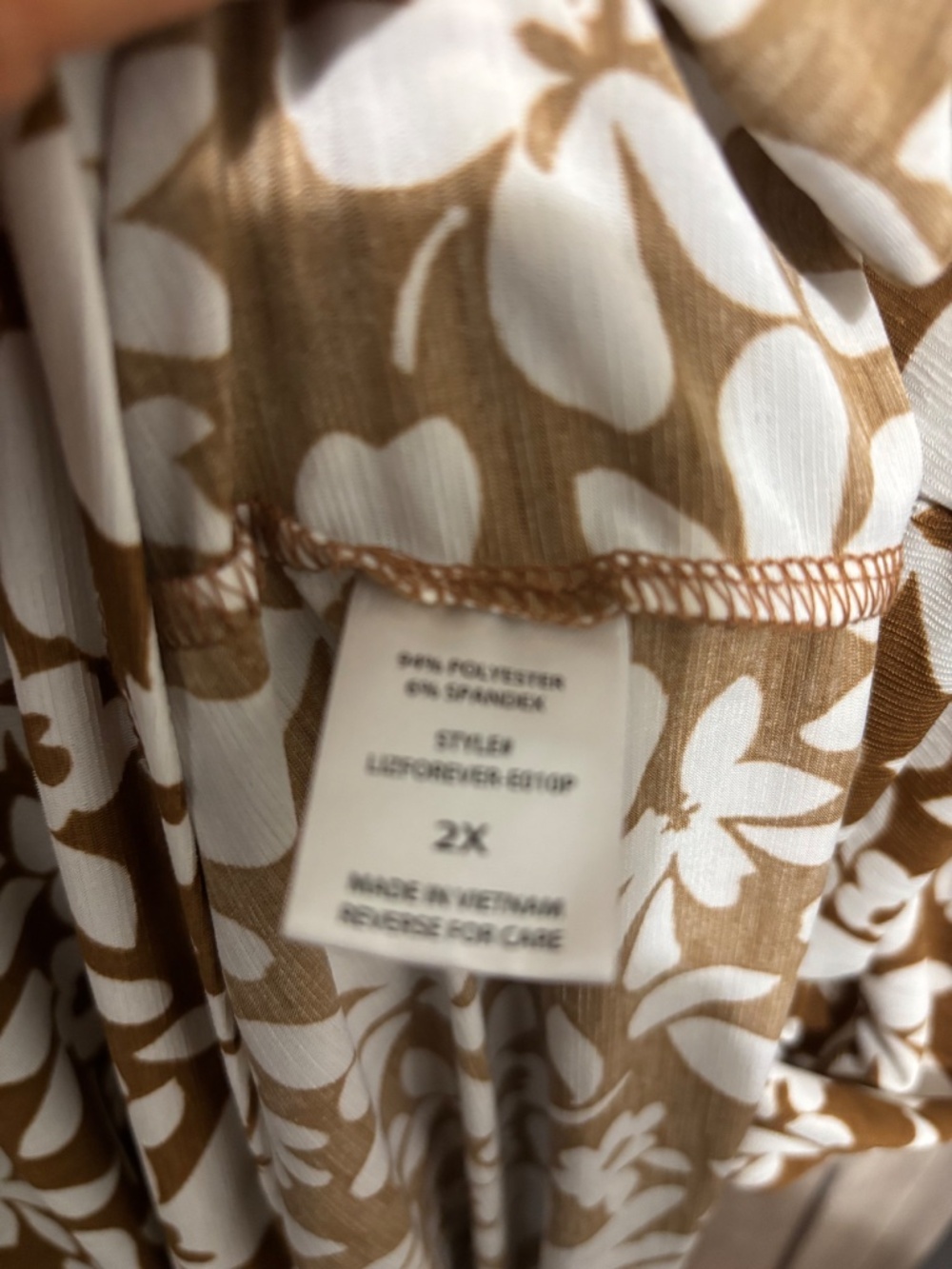 Dear Scarlett Lizzy Print Wrinkle Free Flutter Sleeve Dress 2X plus - Picture 7 of 12